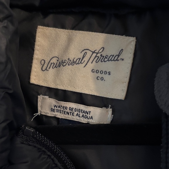 Universal Thread Water Resistant Jacket - Picture 2 of 6